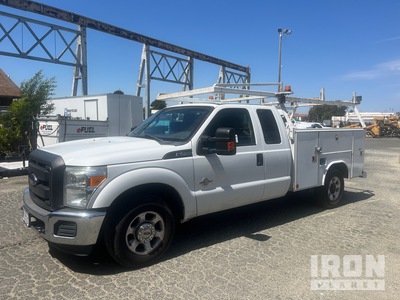 2015 Ford F-250 XL 4x2 Extended Cab Utility Truck