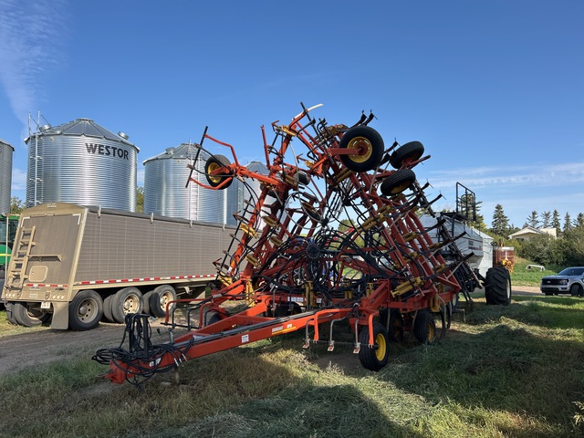 Bourgault 8810 40 ft Air Seeder
