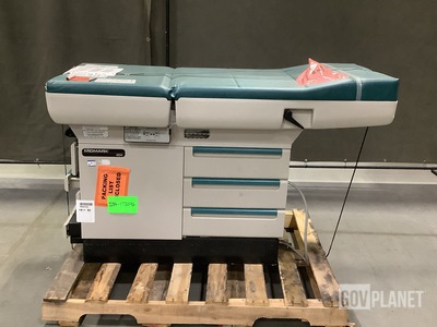 Midmark 404 Examination Table