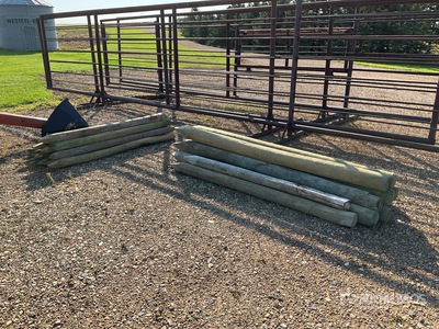 Quantity of Fence Posts Divers - Équipement d'élevage