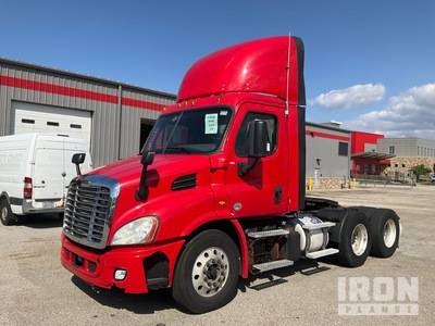 2016 Freightliner Cascadia 113 6x4 T/A Day Cab Truck Tractor