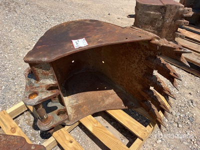 24 in Digging Excavator Bucket