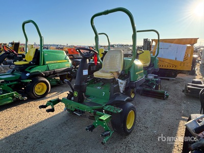 John Deere 2500E Ride-On Greens Lawn Mower