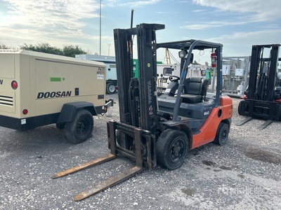 2018 Toyota 8FDU32 6020 lb Pneumatic Tire Chariot Élévateur