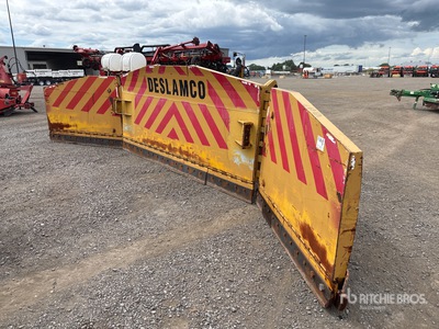 2013 Deslamco inc. DES20H Hydraulic Reversing 9 ft 6 in / 20 ft Empujador de nieve - Fits Wheel Loader