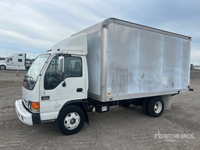 2002 GMC W4500 4x2 Furgoneta caja cerrada