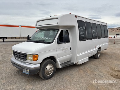 2004 Ford E-450 Econoline 4x2 24-Seat Transit Bus