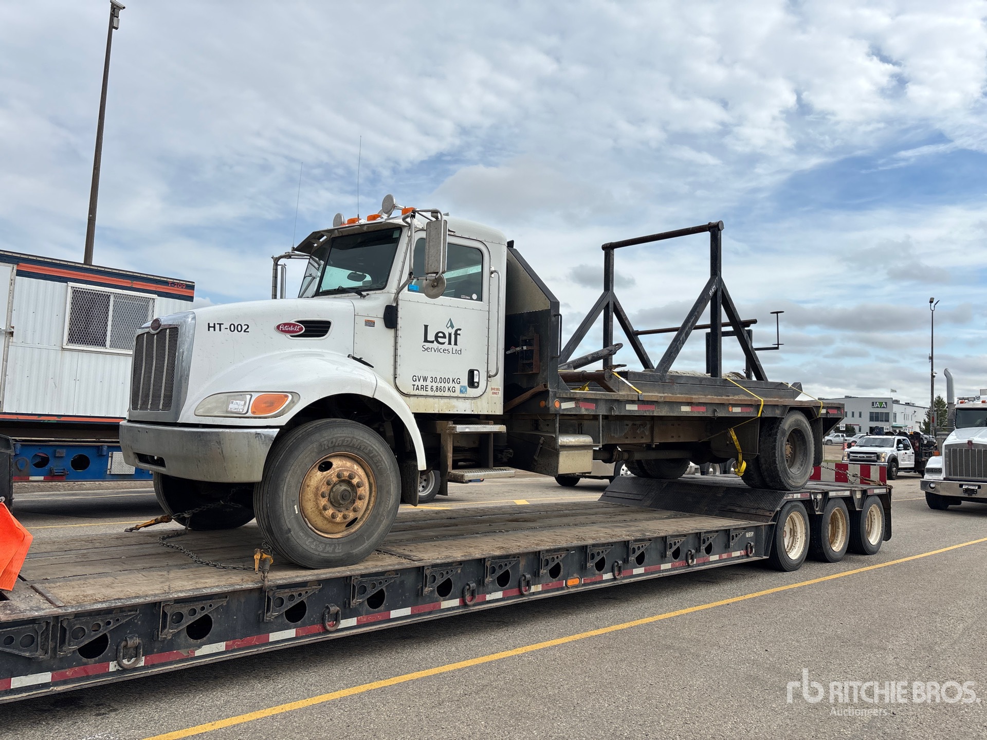 2006 Peterbilt 335 4x2 Flatbed Truck