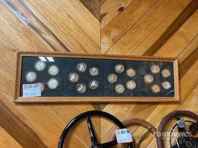 framed collection of coins Antiguedades