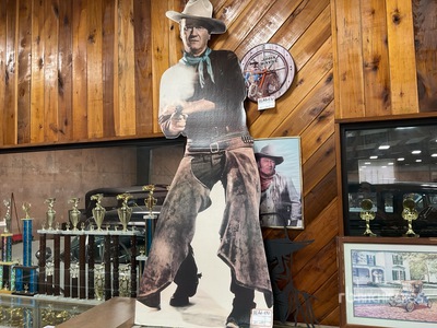 Quantity of (4) John Wayne Clock with Collectables Antiguedades