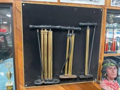 antique brass pump display Antiguedades