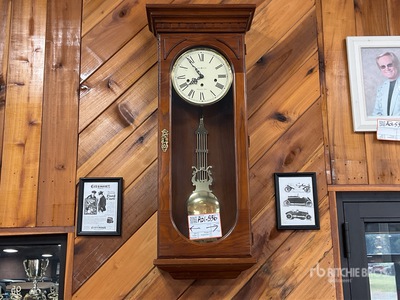 Howard Miller Clock with 2 Ford Prints Antiguedades