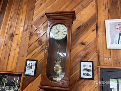 Howard Miller clock w/ 2 Ford prints Antichità