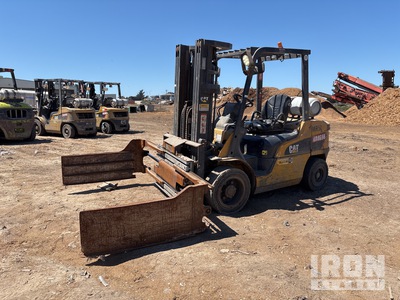 2017 Cat GP30N 2550 lb Pneumatic Tire Gabelstapler