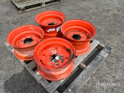 Quantity of (4) Bobcat اطارات