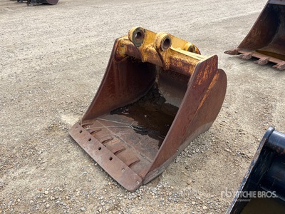 36 in Cleanup Excavator Bucket