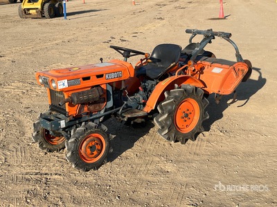 Kubota B5001 4WD Utility Tractor