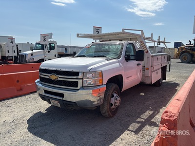 2013 Chevrolet Silverado 3500HD 4x2 شاحنة مسطحة