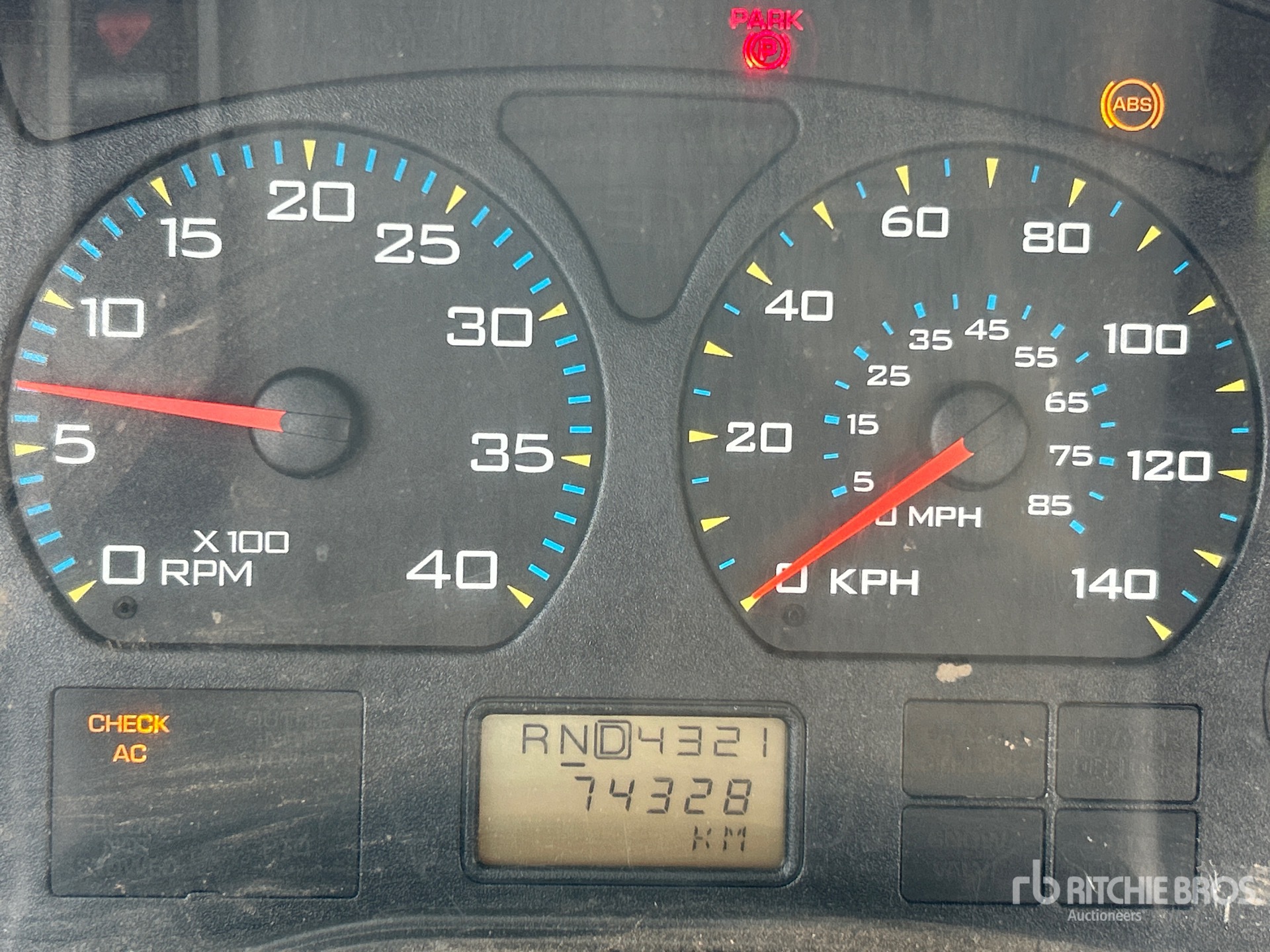 2004 International 7500 6x4 Bucket Truck