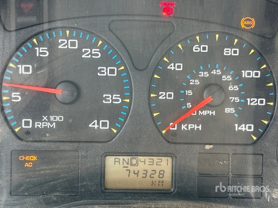 2004 International 7500 6x4 Bucket Truck