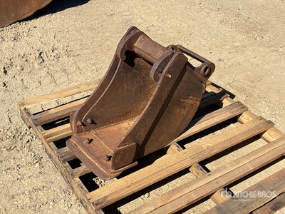 12 in Cleanup Excavator Bucket