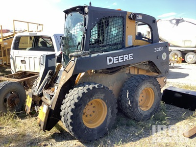 2014 John Deere 328E を見 Skid-Steer Loader