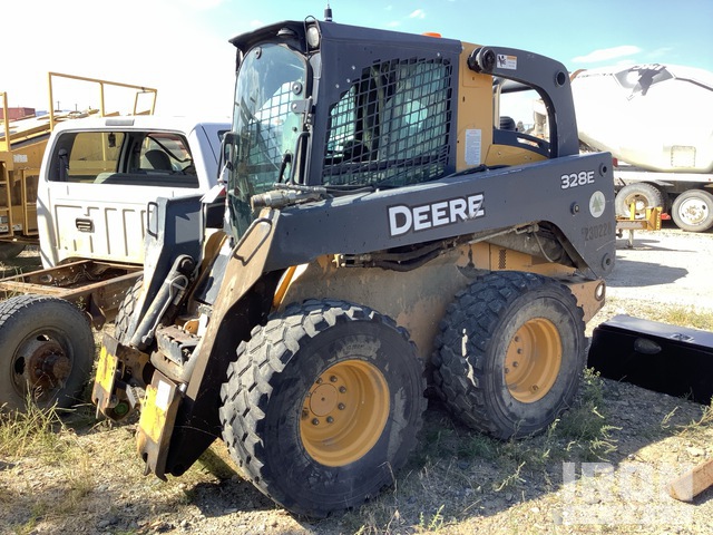 MINI CARGADOR SOBRE RUEDAS 2014 JOHN DEERE STEER