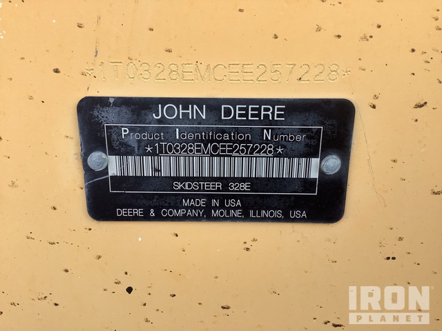 MINI CARGADOR SOBRE RUEDAS 2014 JOHN DEERE STEER
