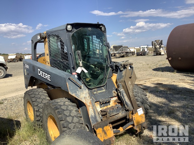 MINI CARGADOR SOBRE RUEDAS 2014 JOHN DEERE STEER