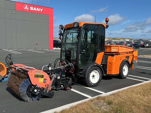 2024 Multihog CX75 Municipal Tractor 2024 Multihog CX75 Municipal Tractor