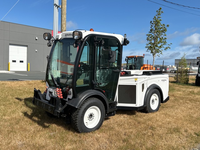 2024 Multihog MXC130 Municipal Tractor (Unused) 2024 Multihog MXC130 Municipal Tractor (Unused)