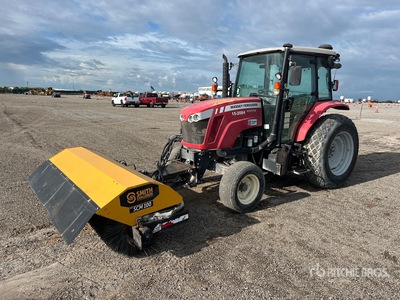 2017 Massey Ferguson MF4607M Tracteur balai