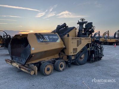 2015 Cat AP1000F Wheel を見 Paver