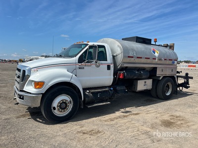 Etnyre Black-Topper Centennial 2000 gal on 2012 Ford F-750 XL 4x2 Asphalt Distributor Truck