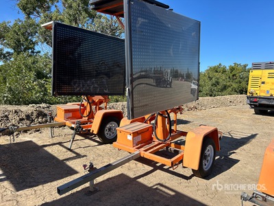 2016 ADDCO DH350-FM Solar Informationstafel