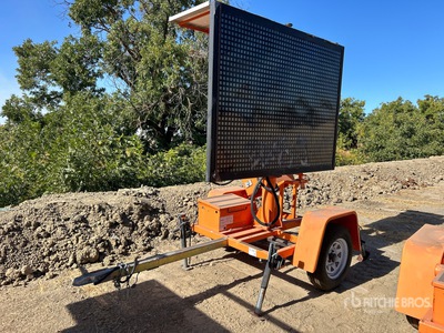 2016 ADDCO DH350-FM Solar Informationstafel