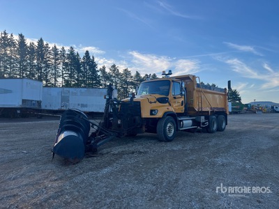 2015 Freightliner 114SD 6x4 Camión con pala para nieve