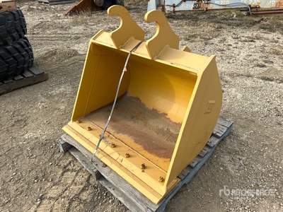 Cat 42 in Cleanup Q/C Backhoe Rear Bucket