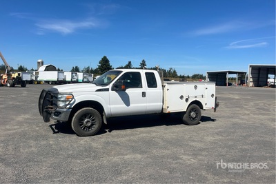 2012 Ford F-350 4x4 Extended Cab Utility Truck
