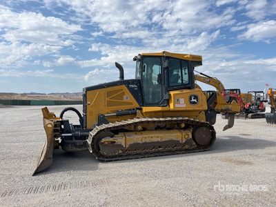2021 John Deere 750L جرافة مجنزرة