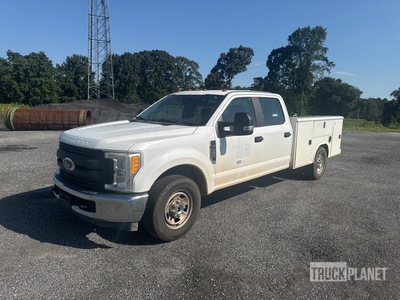 2017 Ford F-350 XL 4x2 Crew Cab Camion de servicios
