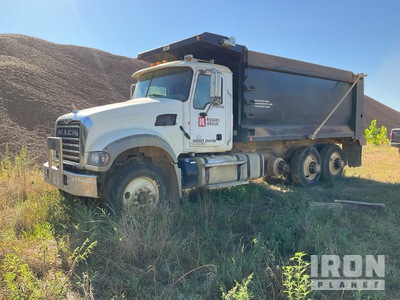2014 Mack GU713 8x4 Camion à benne basculante Tridem