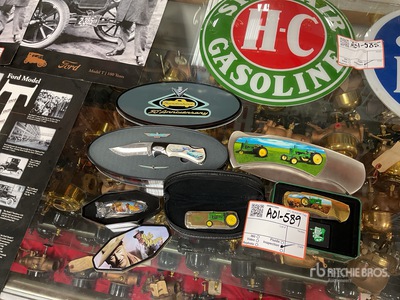 Quantity of (5) collectable knives w/ tins Antichità