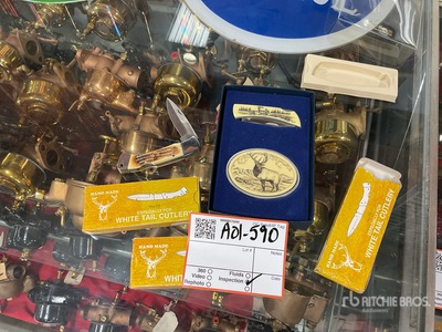 Quantity of (4) collectable knives Antichità