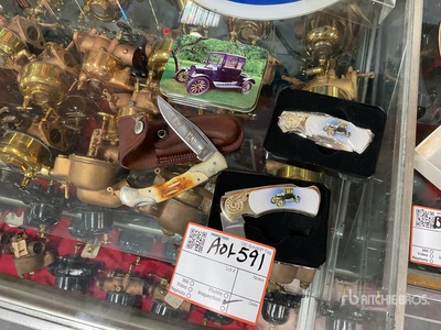 Quantity of (3) collectable knives Antichità
