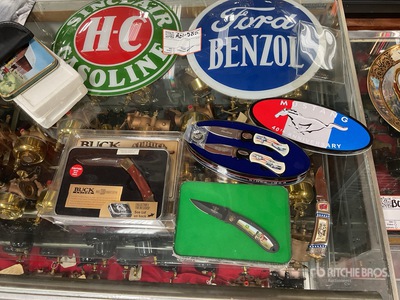 Quantity of (5) collectable knives Antichità