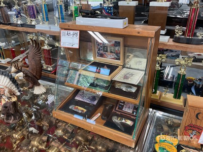 knife collection w/ display case Antiguedades