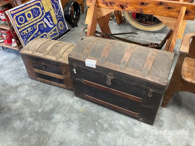 Quantity of (2) antique trunks Antichità