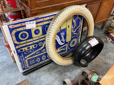antique glove w/ misc Antichità