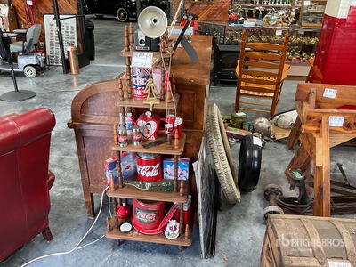 Coca Cola shelf stand w/ Coca Cola collectables Antiguedades